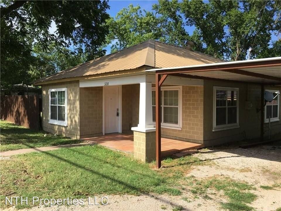 Foto principal - 3 br, 1 bath House - 320 N Main St
