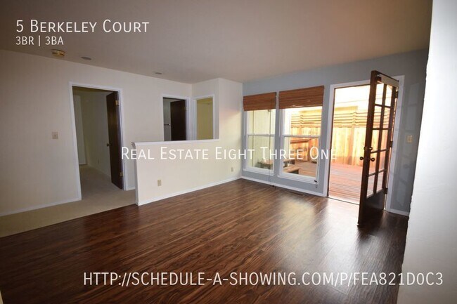 Building Photo - Santa Cruz  3 bed / 2.5 bath close to down...