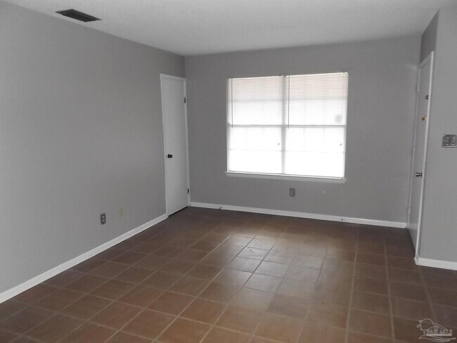 Foto del edificio - 10120 Guidy Ln