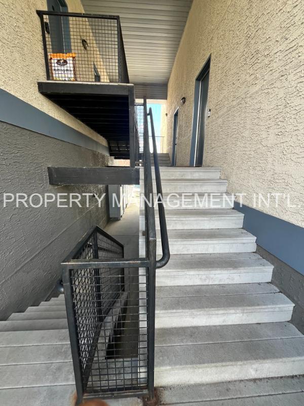Building Photo - Stunning 3-bedroom, 3-bathroom apartment