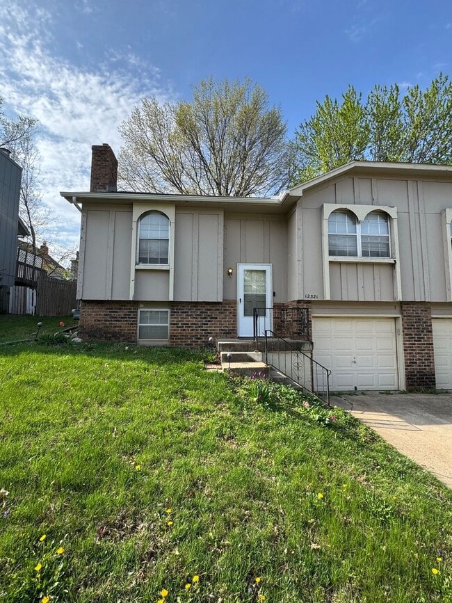 Building Photo - 12321 W 71st St
