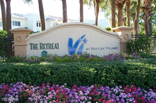 Building Photo - 3 br, 2 bath Condo - 532 Lake Louise Cir