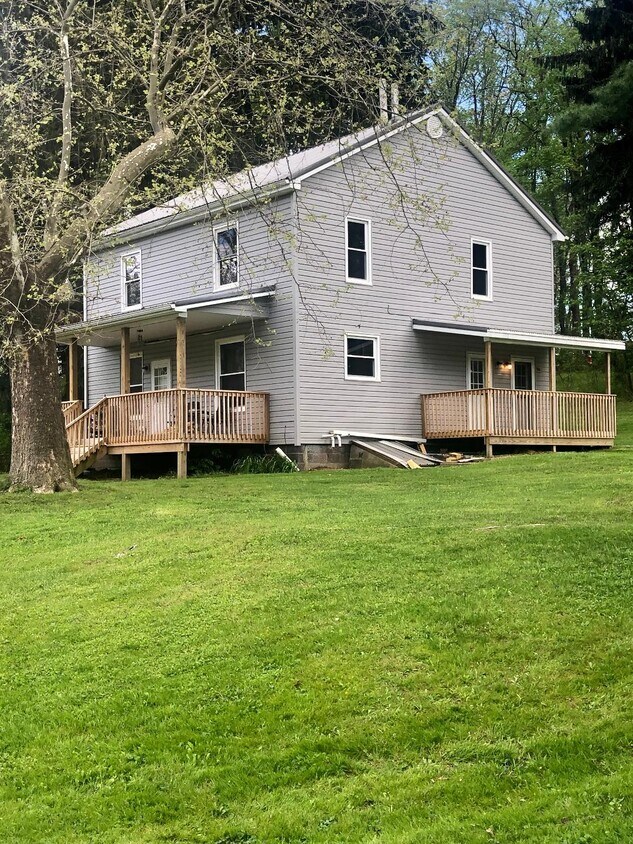 Farmhouse country setting, large yard, set back off the main road - 386 Freeport Rd