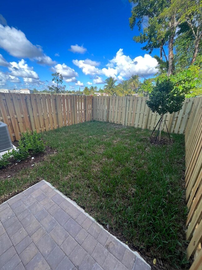 Foto del edificio - 12465 NW 23rd Ct