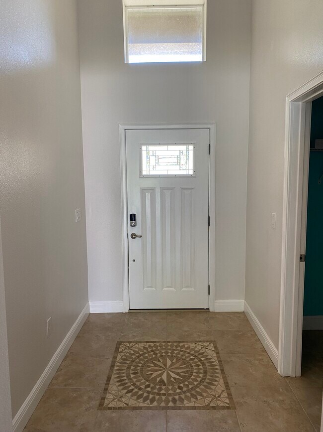 Building Photo - 6501 Manila Palm Way