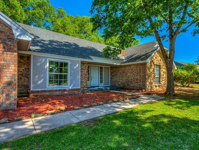 Building Photo - 3313 Greenwood Dr