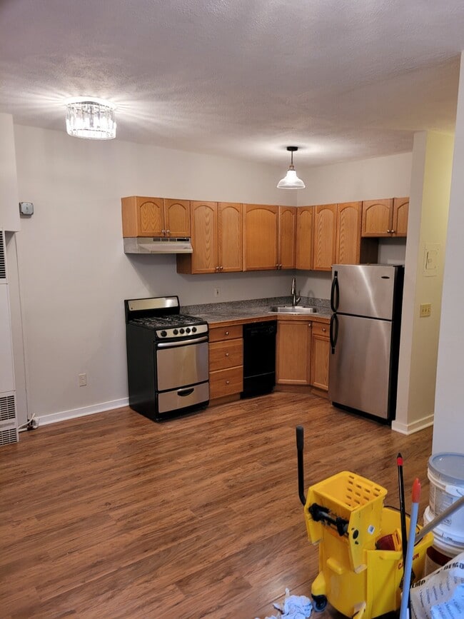 Building Photo - 150 Endicott St