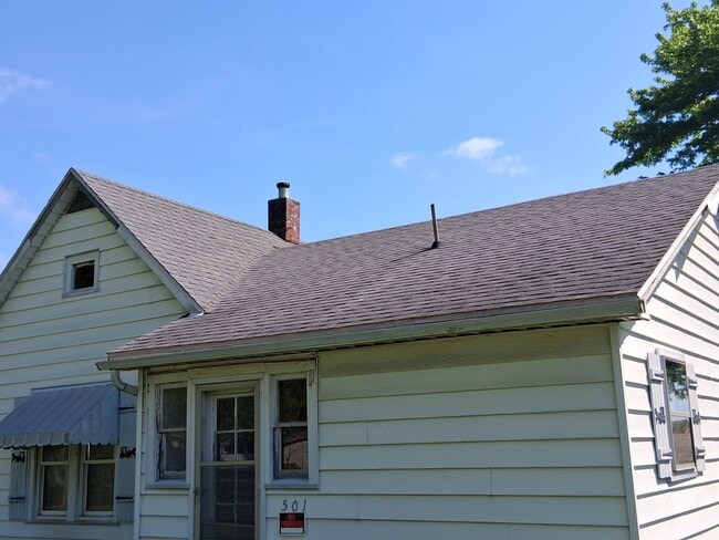 Building Photo - 501 Lincoln St