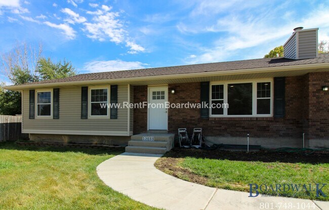 Foto del edificio - Charming 2 bed 1 bath and 1 Den that could...