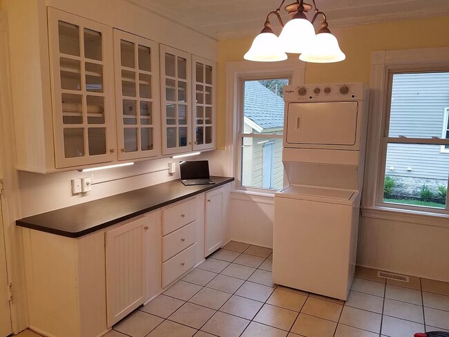 Building Photo - 896 South Ave