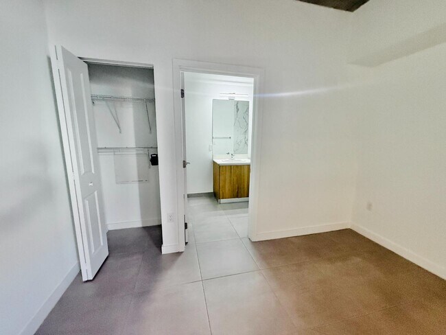 Foto del edificio - 1159 NW 8th Ave