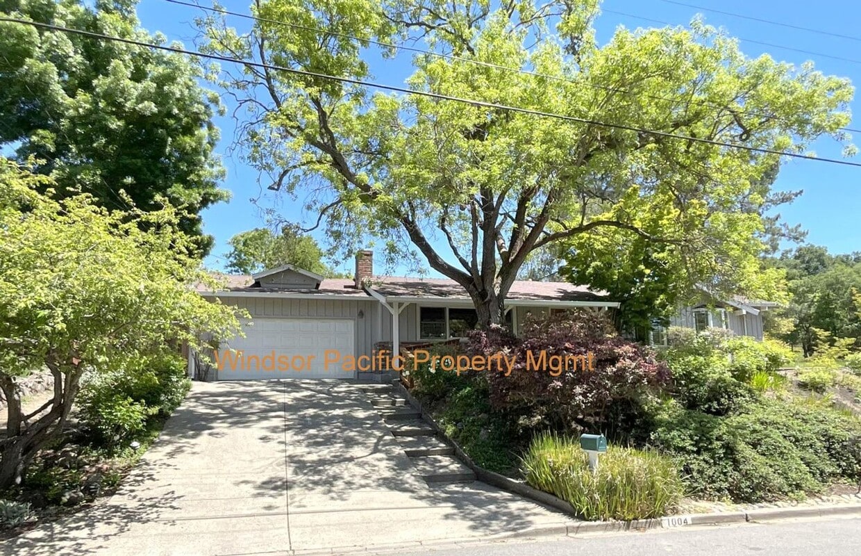 Primary Photo - TOP LOCATION & TOP SCHOOLS ! Remodeled SAR...