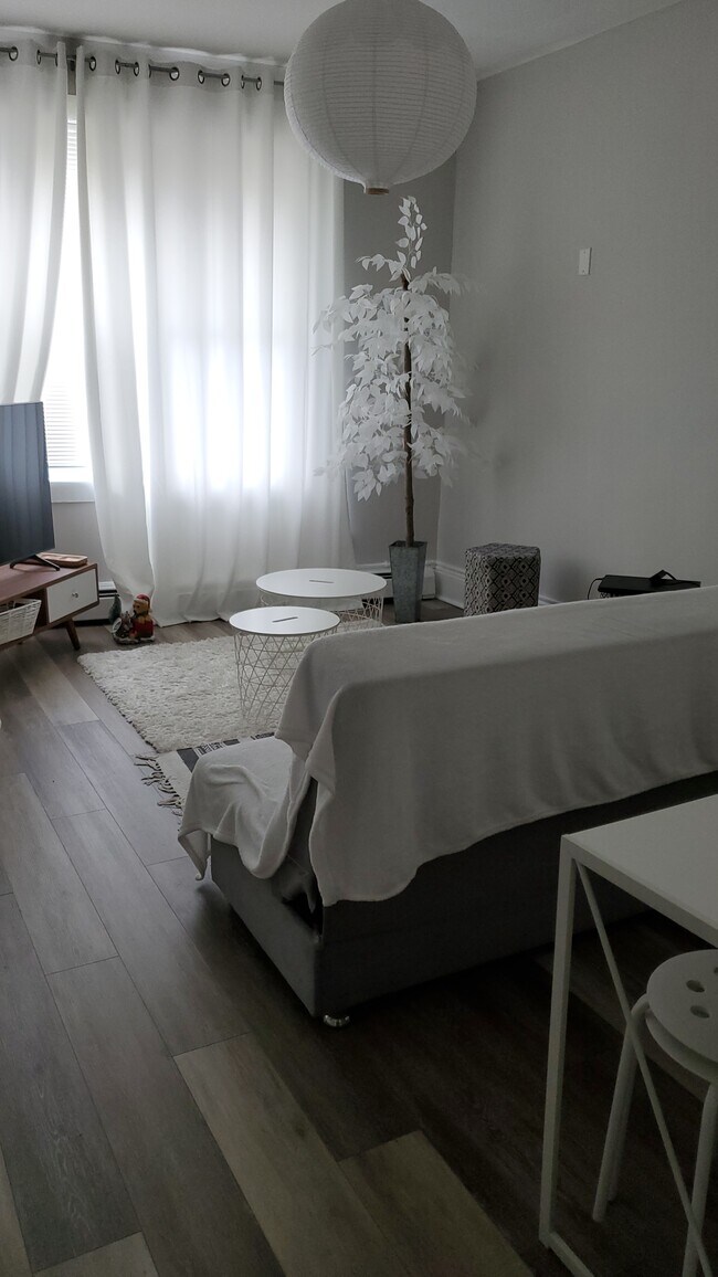 Building Photo - 135 Anderson Ave