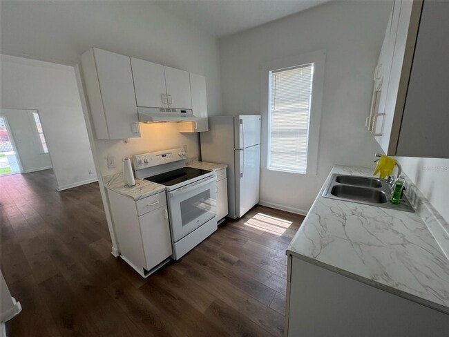 Photo - 1936 W Cherry St House