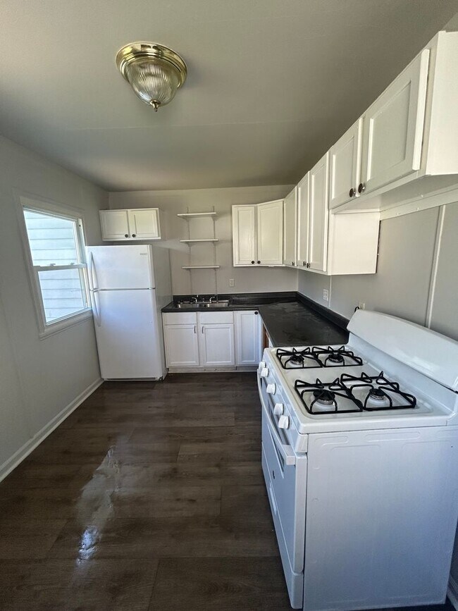 Building Photo - 4505 S Park Dr