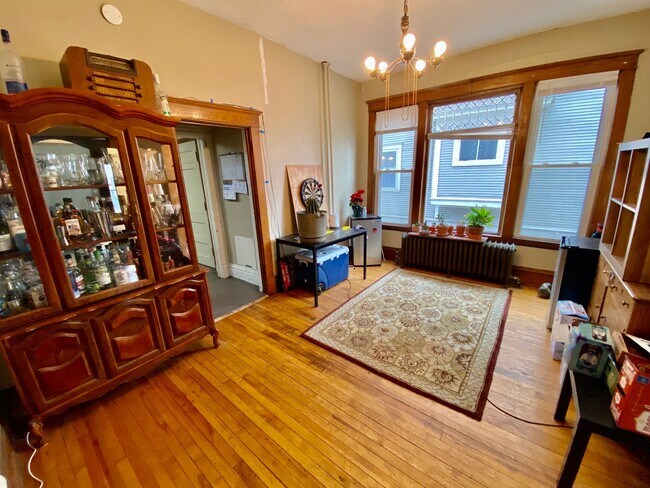 Foto del edificio - SPACIOUS 4BD House near U of M & Dinky Tow...