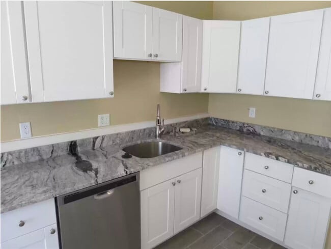 Building Photo - 15 Atherton St