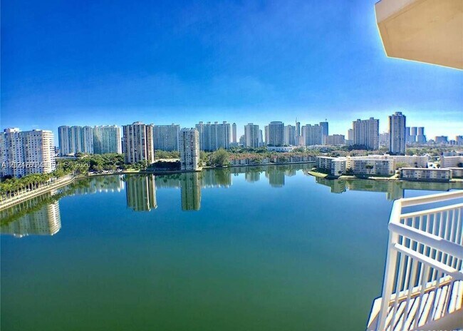Foto del edificio - 18081 Biscayne Blvd