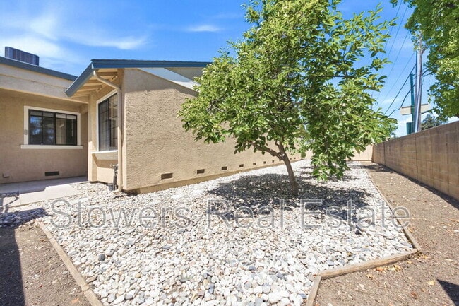 Building Photo - 2033 Raphael Ct