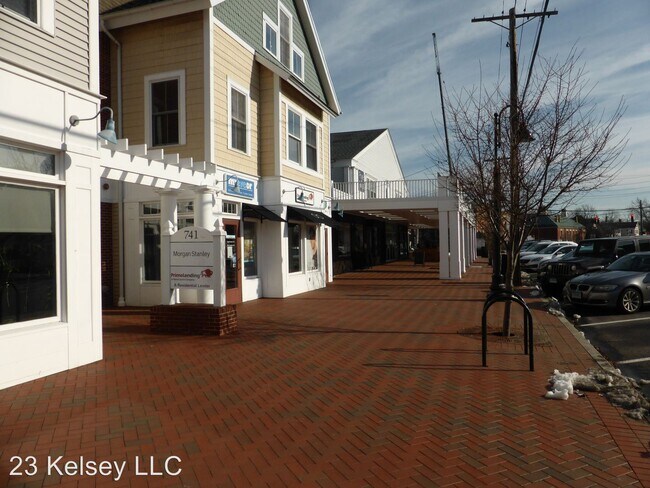 Building Photo - 737-749 Boston Post Rd