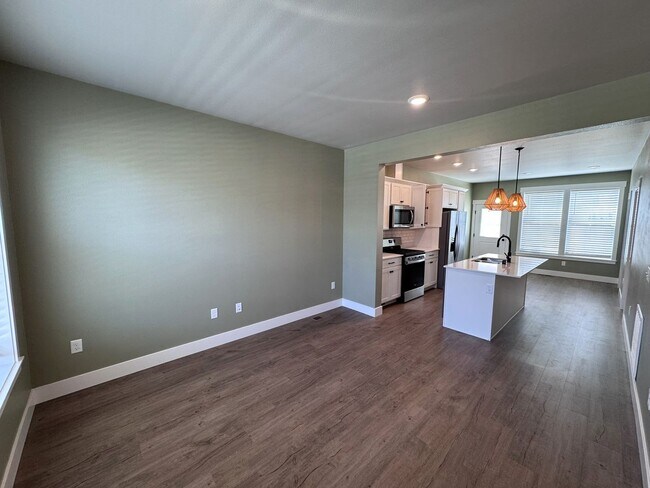 Foto del edificio - Move-In Ready Annafeld Home with In-Unit Laundry & Garage