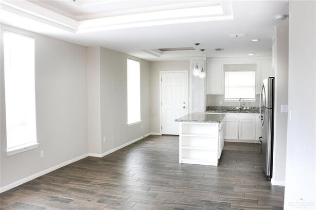 Building Photo - 13 Cathedral Hl