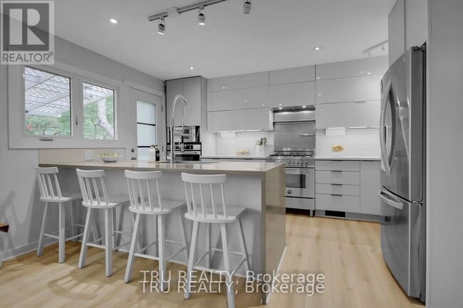 Building Photo - 36 Varley Dr