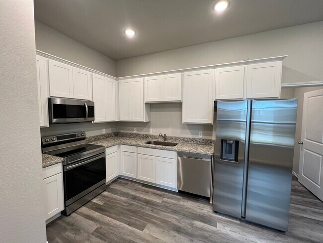 Building Photo - 11595 Persimmon St