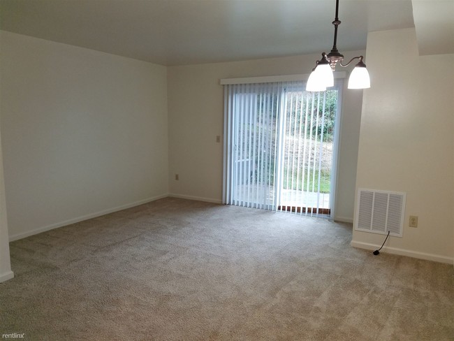 Building Photo - 3 br, 1.5 bath Townhome - 100 Bellwood Drive