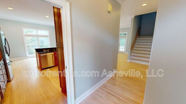 Building Photo - 385 Mistletoe Trail