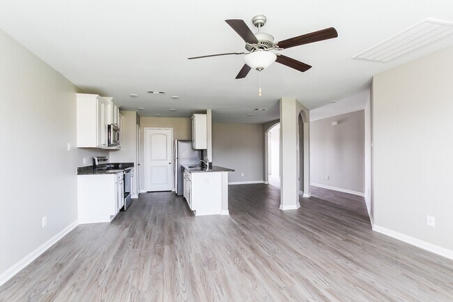 Building Photo - 25213 Dickens Dr