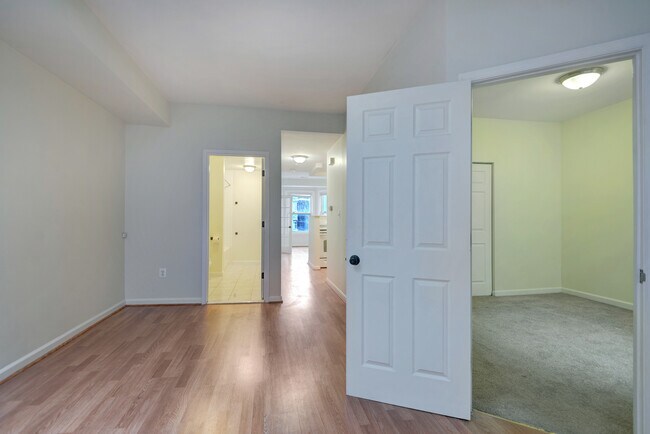 Building Photo - 650 D St SE