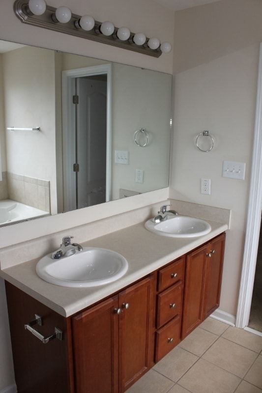 Building Photo - 3022 Tettenbury Dr