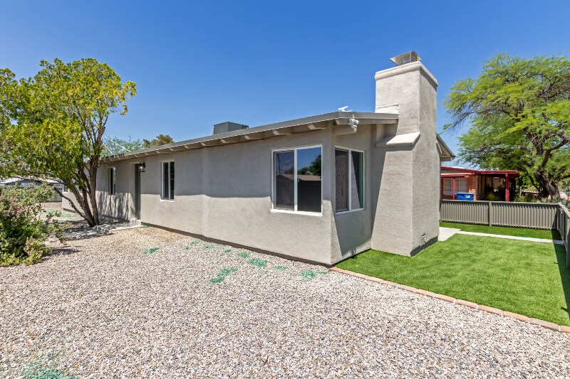 Primary Photo - 2110 N Highland Ave