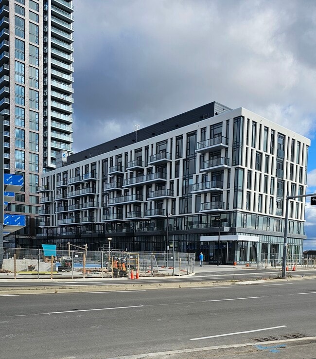 Building Photo - 10 Lagerfeld Dr