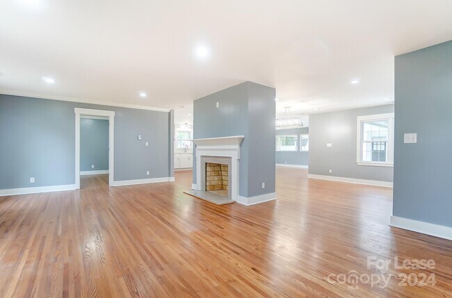 Building Photo - 300 Wingrave Dr