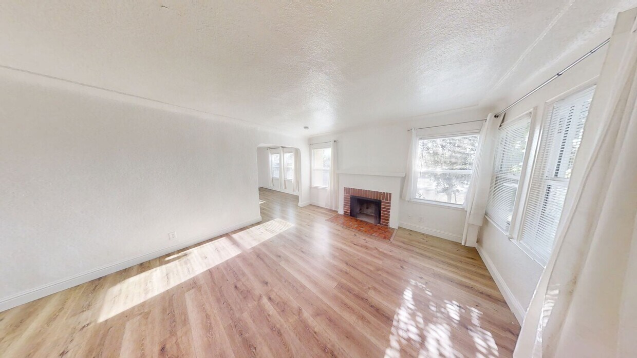 Foto principal - Fresh 3BR/2BA • Pet Friendly • Garage • Mo...