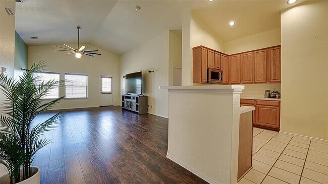 Foto del edificio - Room in House on Winterberry Ln