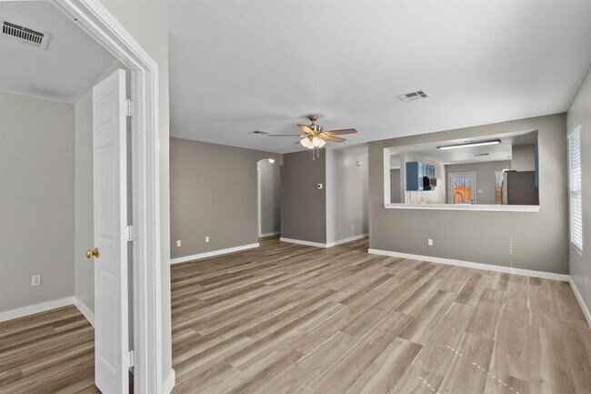 Foto del edificio - 164 Pearl Lake Dr