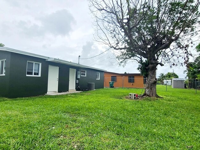Building Photo - 10850 SW 221st St Rd