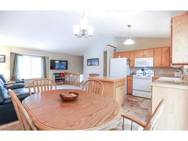 Foto del edificio - 11186 Woods Edge Ave