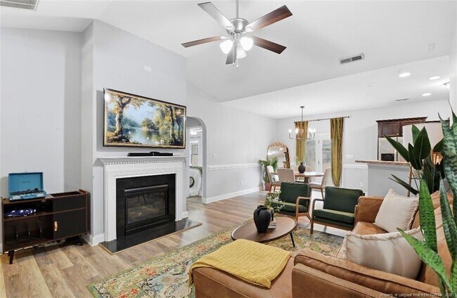 Foto del edificio - 601 Collinwood Dr