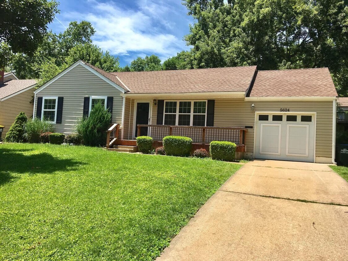 Primary Photo - 2 Bedroom 1 Bath House in Mission, Kansas