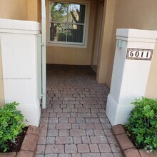 Building Photo - 5011 Leeward Ln