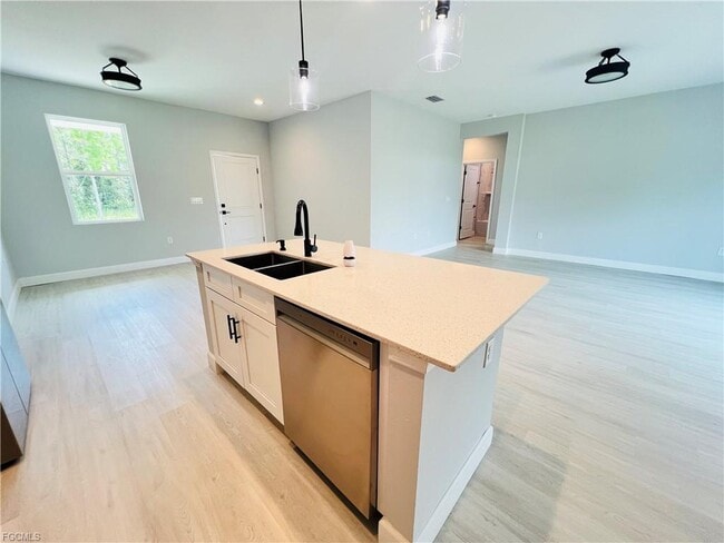 Foto del edificio - 2718 Helen Cir