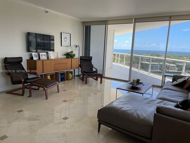 Foto del edificio - 3801 NE 207th St