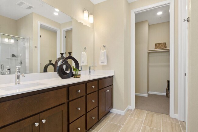 Building Photo - Provence Townhomes - Natomas