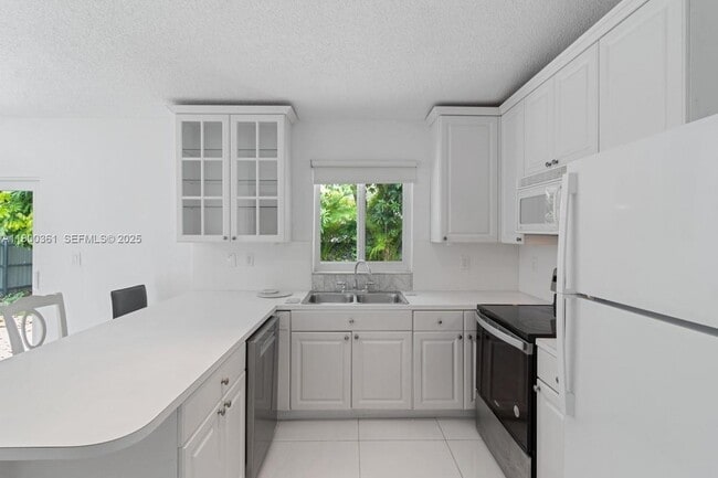 Building Photo - 9617 SW 144th Pl