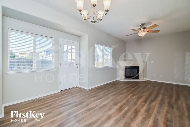 Foto del edificio - 2456 Pinyon Jay Dr