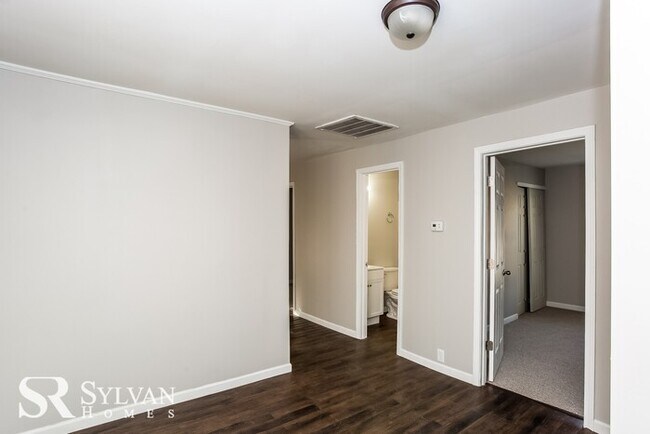 Building Photo - This cute home is waiting for you!